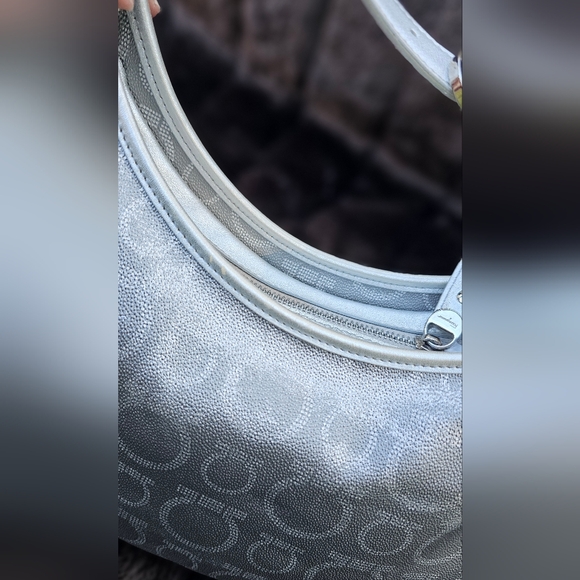 Salvatore ferragamo silver shoulder/handbag. - Picture 6 of 17